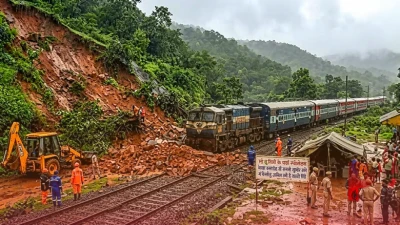 बस्तर दशहरा के बीच रेल सेवाओं पर भूस्खलन की मार, 6 ट्रेनें रद्द और होटल कारोबार हुआ सुस्त