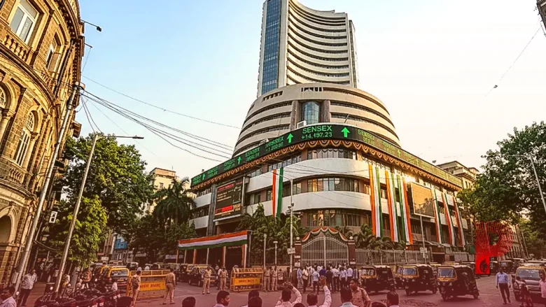 भारतीय शेयर बाजार में बहार: सेंसेक्स 1500 अंक उछला, आईटी और बैंकिंग शेयरों ने लगाई दौड़