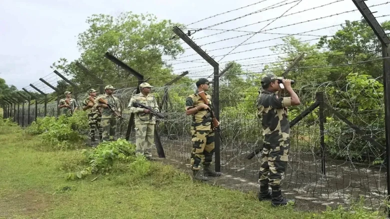 मणिपुर: फूड पॉइजनिंग से बीएसएफ के 75 जवानों समेत 78 लोग बीमार, अस्पताल में भर्ती