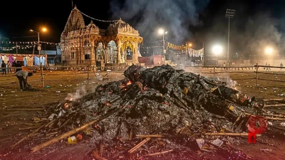 दशहरा: रावण दहन की राख घर लाना क्यों माना जाता है शुभ, जानें इसके पीछे की पौराणिक और धार्मिक मान्यताएं