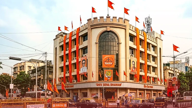 उद्धव ठाकरे अपनी पार्टी में सत्ता परिवर्तन नहीं रोक पाए, अब किस बदलाव की बात कर रहे हैं: देवेंद्र फडणवीस का जोरदार तंज