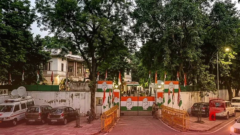 राहुल गांधी की मुसीबत बढ़ी, अपनी ही पार्टी के दिग्गज नेताओं ने रिजीम चेंज के नैरेटिव पर दिया बड़ा बयान