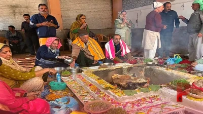 कश्मीर में 1990 के पहले जैसा माहौल, दुर्गा मंदिर में हवन और कंजक पूजन से लौटी रौनक