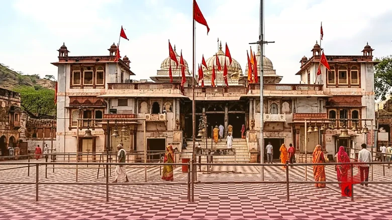 करौली का कैलादेवी मंदिर: चंबल के खूंखार डकैत भी झुकते थे मां के दरबार में, चढ़ाते थे घंटे