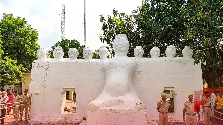 सतना का अनोखा रावण: 300 साल पुरानी प्रतिमा जिसके 9 सिर हैं, विजयदशमी पर पुलिस करती है सुरक्षा