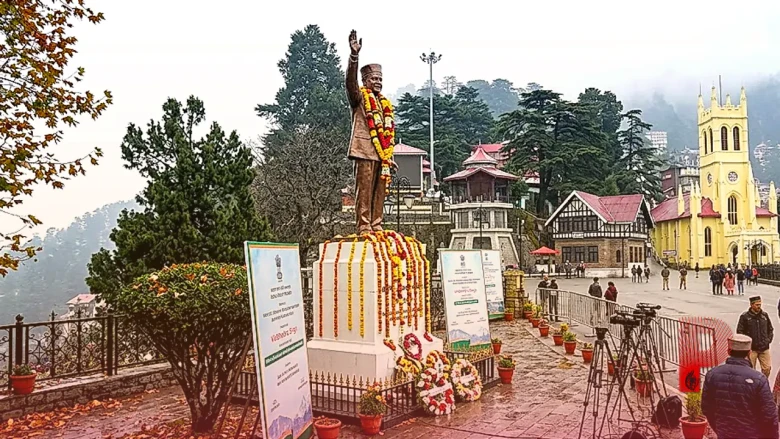 हिमाचल प्रदेश: वीरभद्र सिंह की मूर्ति के अनावरण पर उपजा विवाद, गुटबाजी के दावों पर मुख्यमंत्री सुक्खू और विक्रमादित्य सिंह का करारा जवाब