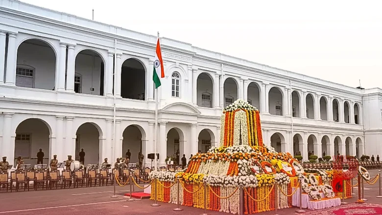 पुलिस स्मृति दिवस: तमिलनाडु के मुख्यमंत्री सी. जोसेफ विजय ने शहीदों को किया याद, परिवारों को सौंपी बड़ी आर्थिक मदद