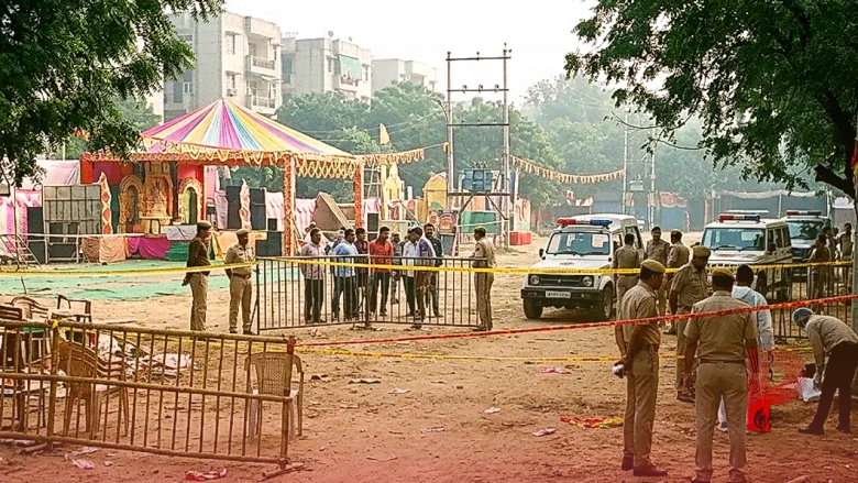 दिल्ली के पीतमपुरा में रामलीला विसर्जन के दौरान खूनी खेल, दोस्त को बचाने आए 16 वर्षीय किशोर की हत्या
