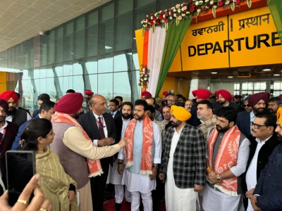 दिल्ली एयरपोर्ट पर मुख्यमंत्री भगवंत मान को 3 घंटे रोके जाने पर बवाल, आम आदमी पार्टी ने केंद्र को घेरा