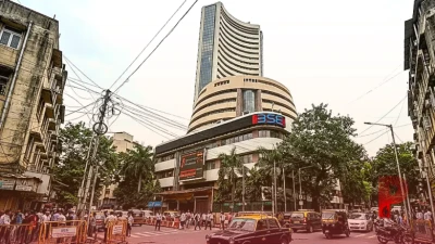 शेयर बाजार में भारी बिकवाली का दौर: सेंसेक्स 587 अंक टूटा, निफ्टी भी धड़ाम