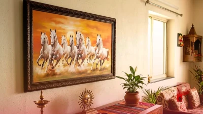 आत्मविश्वास में आ रही है कमी? वास्तु के अनुसार घर में लगाएं ये खास तस्वीरें
