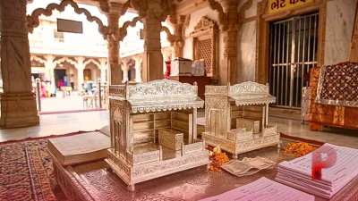 सांवलिया सेठ के दरबार में दिल्ली के कारोबारी का अनोखा दान, चांदी के बने दो शोरूम किए अर्पित