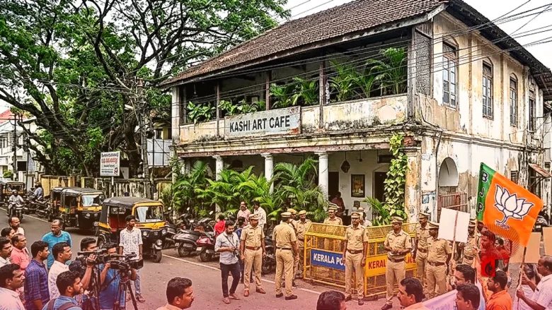 काशी कैफे विवाद पर गरमाई राजनीति, भाजपा ने मुख्यमंत्री सतीशन से पूछा तीखा सवाल