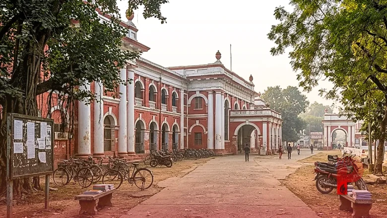 संघर्ष और मेहनत की मिसाल: घर की जिम्मेदारियों को पीछे छोड़ असिस्टेंट प्रोफेसर बने पटना के गिरिधर