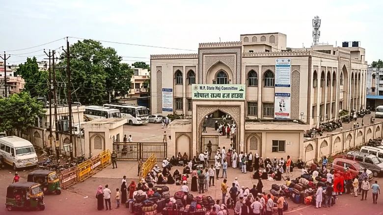 मिडिल ईस्ट में तनाव के बीच मक्का में फंसे मध्य प्रदेश के 300 से ज्यादा श्रद्धालु, सरकार से स्पेशल फ्लाइट की मांग