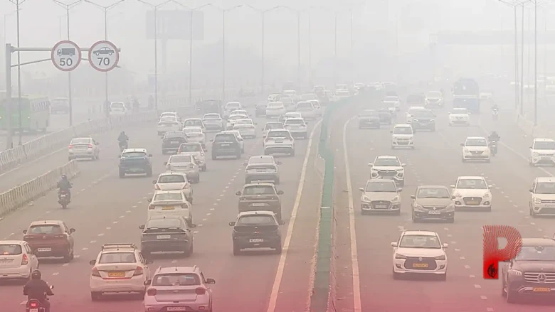 दिल्ली-NCR में लुढ़का पारा, इस सीजन के सबसे निचले स्तर पर पहुंचा तापमान, प्रदूषण ने भी बढ़ाई मुश्किलें