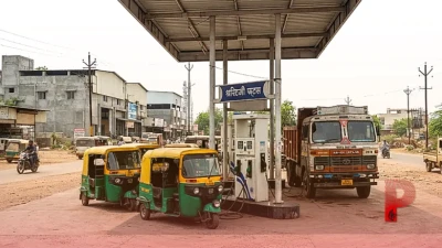 सस्ते ईंधन के लिए डोनाल्ड ट्रंप का बड़ा फैसला: बाइडन दौर के मीथेन उत्सर्जन नियम को किया रद्द, 45 अरब डॉलर की बचत का दावा