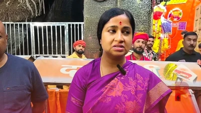 देवास: कलेक्टर नेहा मीना का माता टेकरी दौरा सुर्खियों में, 10 गाड़ियों के काफिले पर उठे सवाल