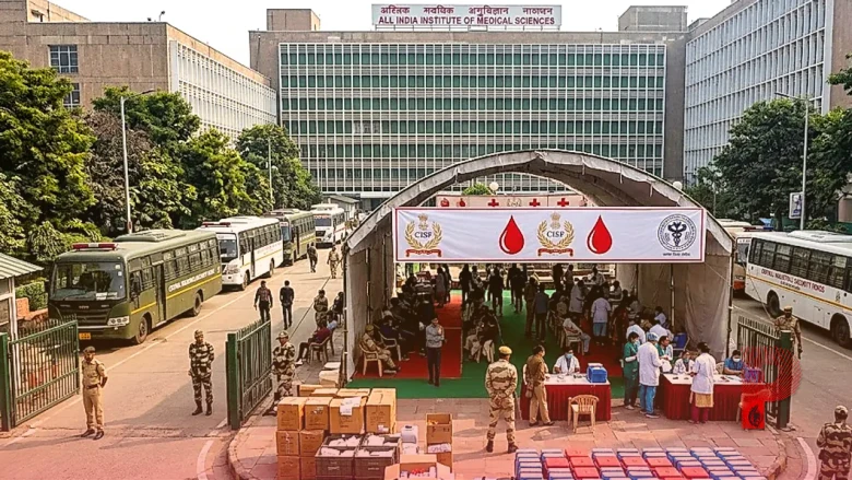 देश के संवेदनशील संस्थानों के रक्षकों ने पेश की इंसानियत की मिसाल, सीआईएसएफ जवानों ने रक्तदान कर एम्स दिल्ली को सौंपा 885 यूनिट ब्लड