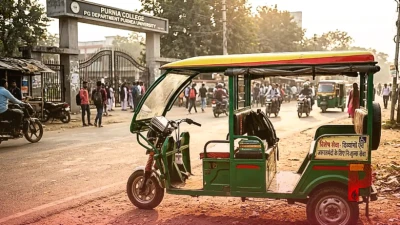 पूर्णिया: पीजी की पढ़ाई के साथ टोटो चला रहे पंकज, खाली समय में जरूरतमंदों और दिव्यांगों को देते हैं मुफ्त राइड
