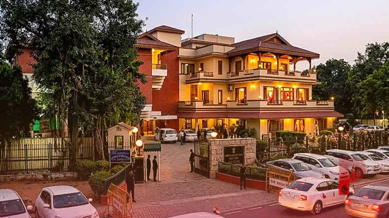 दिल्ली के जेके हाउस में उमर अब्दुल्ला की खास डिनर पार्टी, 71 दिग्गजों को न्योता, शादी की चर्चाओं पर सस्पेंस बरकरार