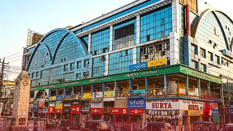रायपुर का रवि भवन: कैसे बना देश के 7 राज्यों का सबसे बड़ा मोबाइल हब