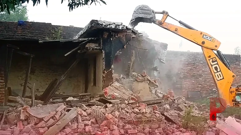 रामनगर में 82 घरों पर चला प्रशासन का बुलडोजर, कार्रवाई के दौरान एक महिला को पड़ा दिल का दौरा