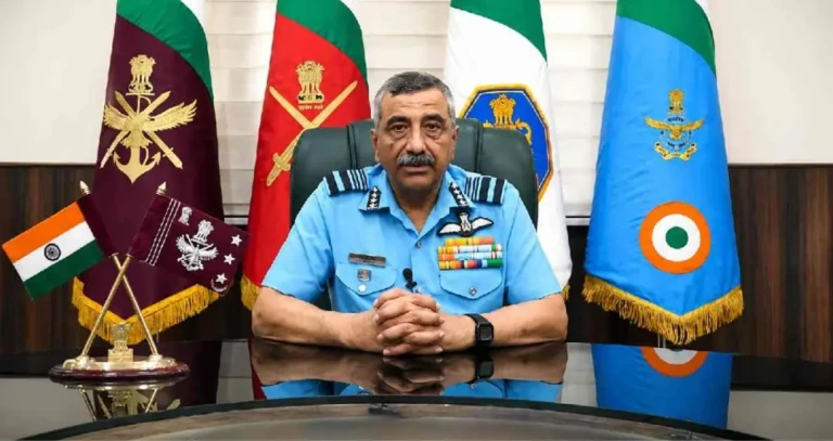 एयर चीफ मार्शल आशुतोष दीक्षित ने संभाली भारतीय वायुसेना की कमान, 20 से अधिक लड़ाकू विमान उड़ाने का है 3,500 घंटे का अनुभव